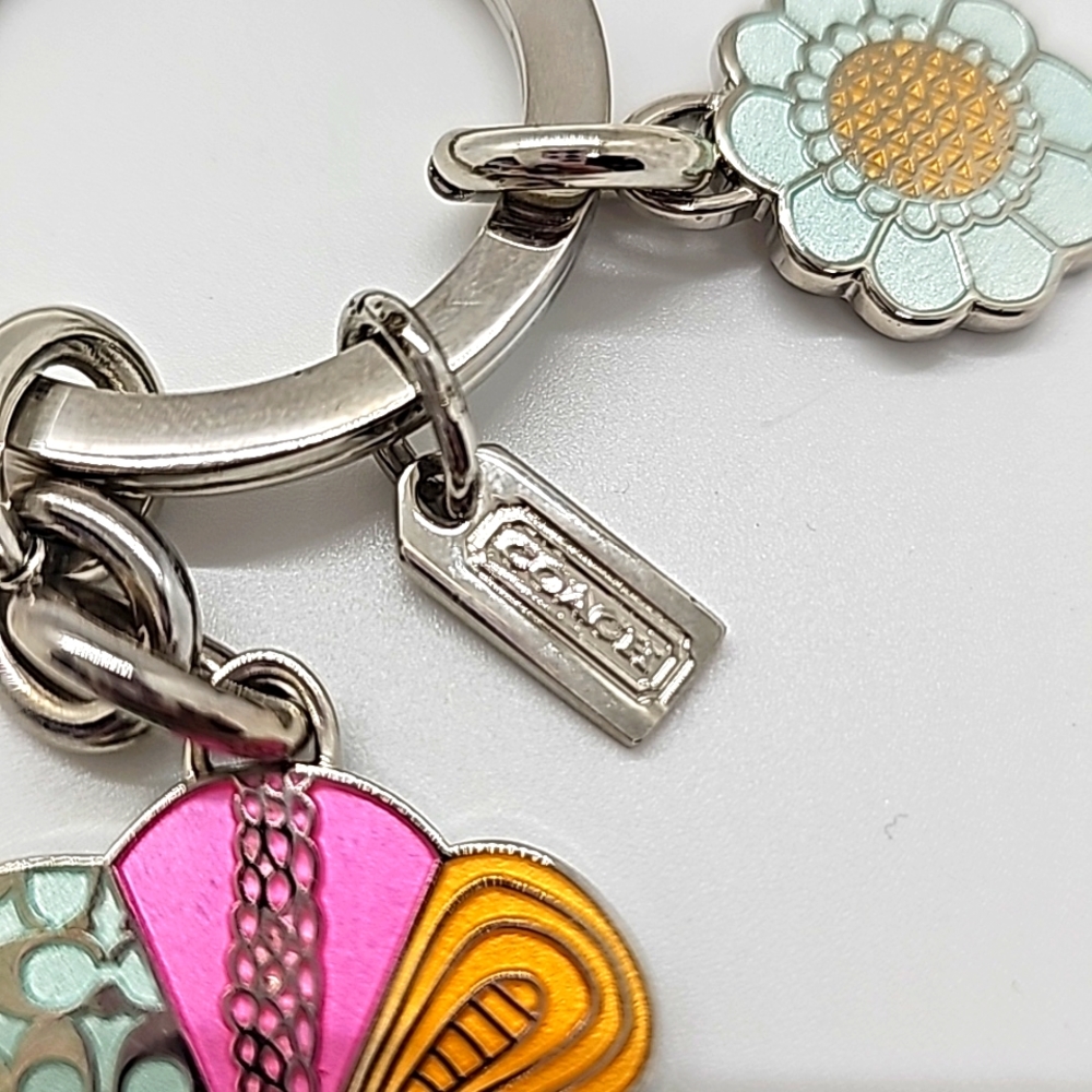 Coach Vtg NWOT 2 Flowers w/ rhinestone Key Chain/ Purse Charm - Picture 4 of 6